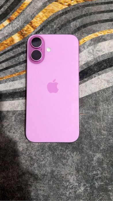 Iphone 16 розовый