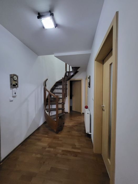 Vând apartament cu 3 camere
