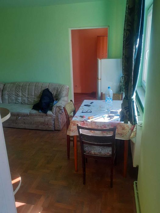 Apartament cu 3 camere de închiriat