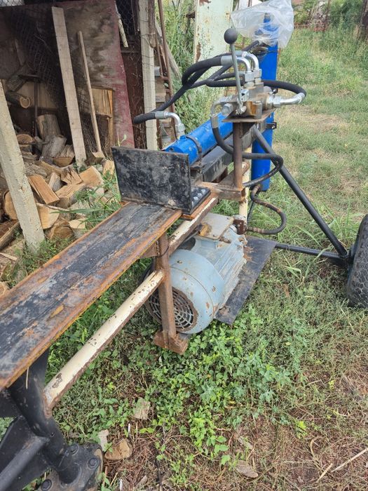 Трифазна цепачка за дърва