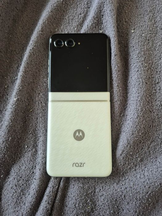 Motorola Razr 60 (2025) - Brightest Sky 256gb/8gb