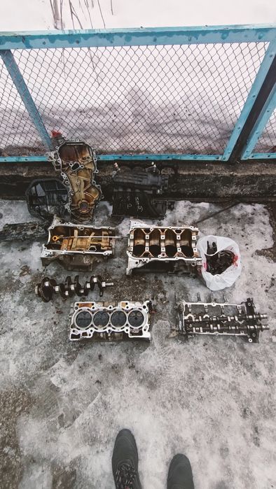 Двигатель по частям.