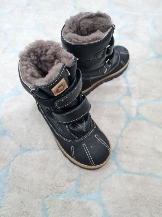 Продам детские ботинки