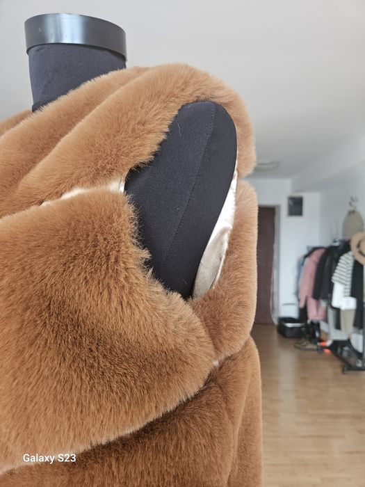 Vesta blana artificiala.100 lei