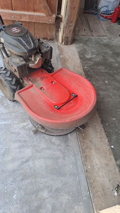 Vând cositoare rotativa cu  motor benzina