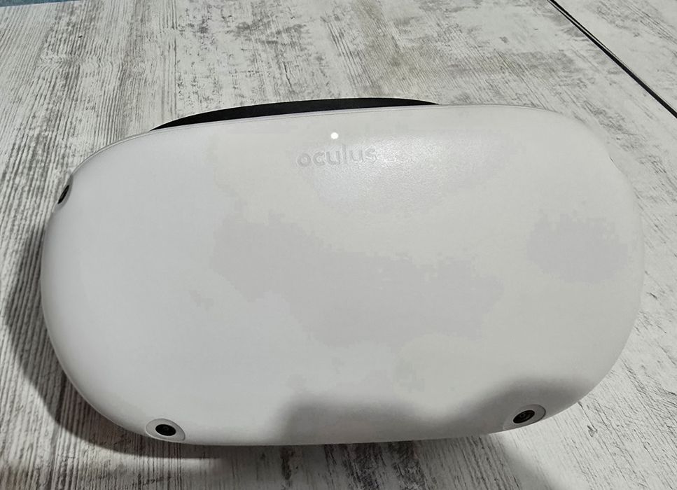 Oculus Quest 2 funcționează perfect, fără stick drift si accesorii
