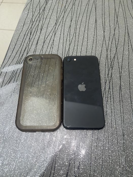 iPhone SE Черного цвета