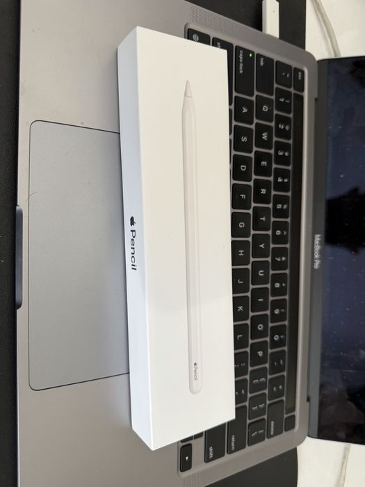 Apple pencil 2, in cutie , ca nou folosit maxim 2 ore
