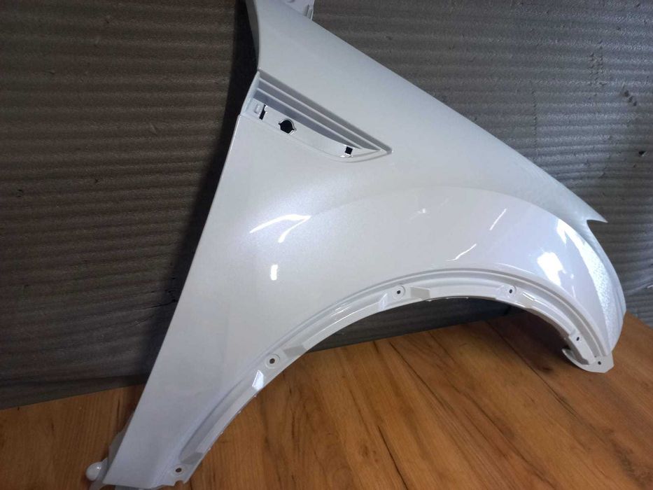 Aripa Fata Dreapta Ford Kuga An 2008-2013 (Vopsita-Alb Perlat)