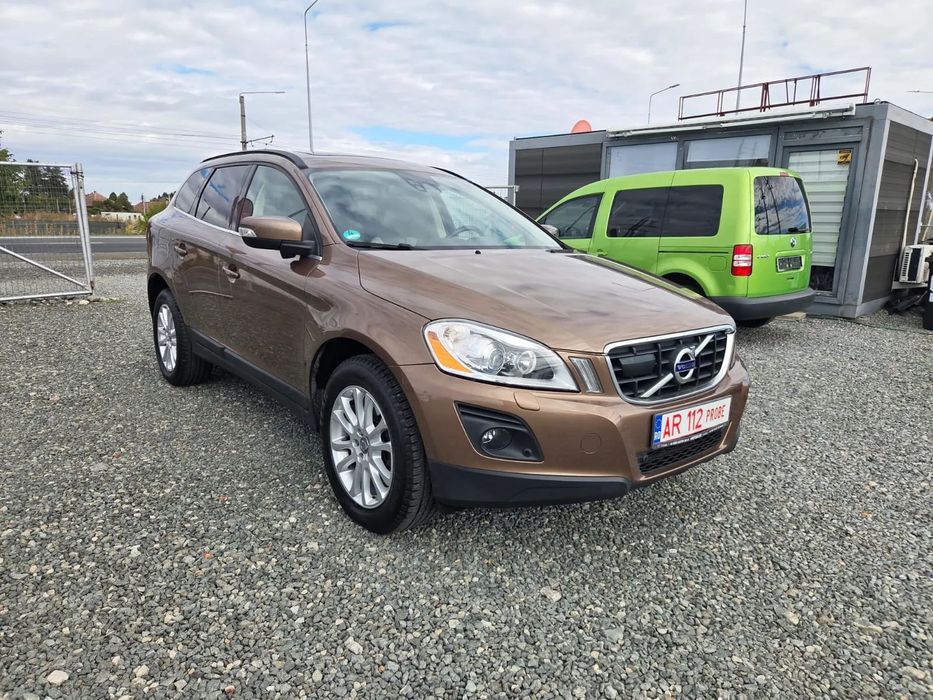 Volvo XC 60 2.4 D5 185Cp AWD 4x4 - Plafon Panoramic * Distronic * BLIS * Keyless