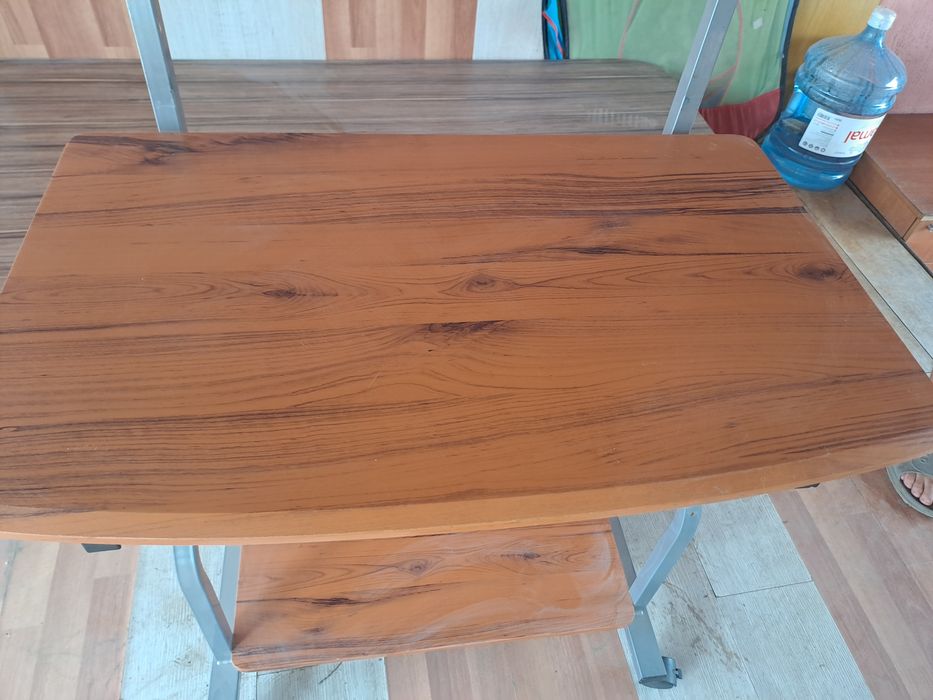 Продам компьютерный стол