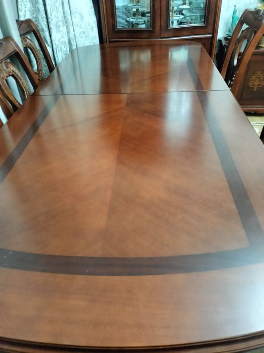 Гостиная стол со стульями