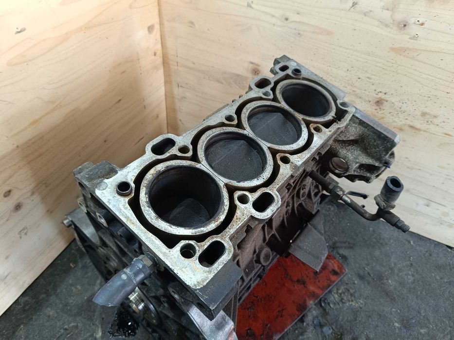 Bloc motor 1.6 benzina (varianta cu variator) VOLVO S40 V40 E3 2000  -