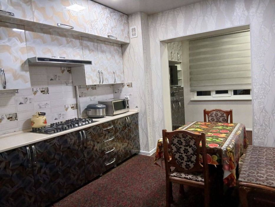 Срочно продается 4 ком 92м2 удвоенной зал квартира на мирабадском р-н