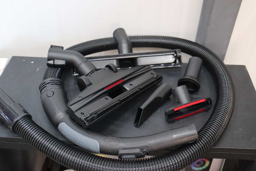 Прахосмукачка без торба Amazon Basics с HEPA 700W, 1,5л ПРОМОЦИЯ!