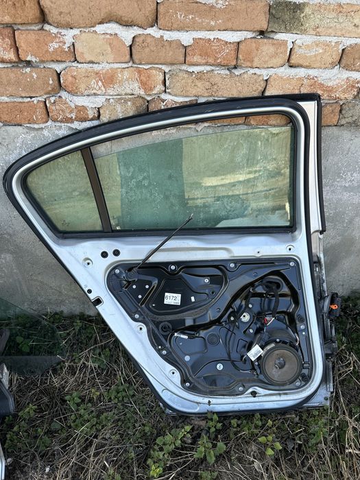 Задна лява врата Седан VW Passat b7 volkswagen пасат б7