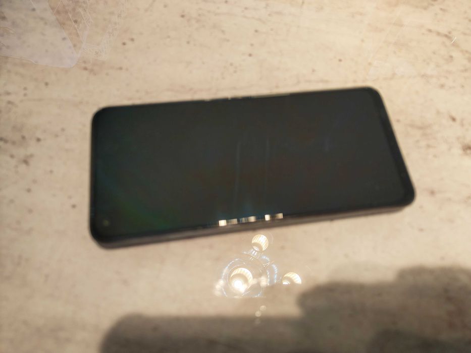 Телефон Realme 8