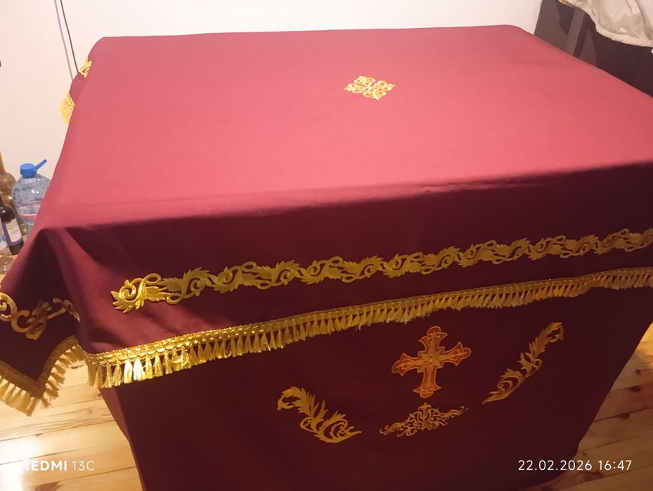 Покривки на престол.