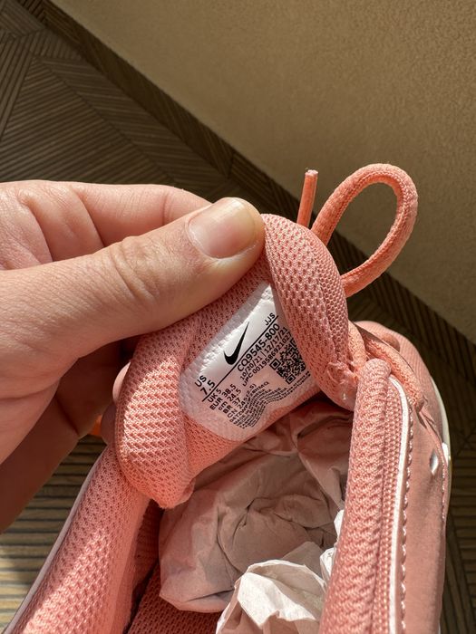 Дамски маратонки Nike Legend Essent 2