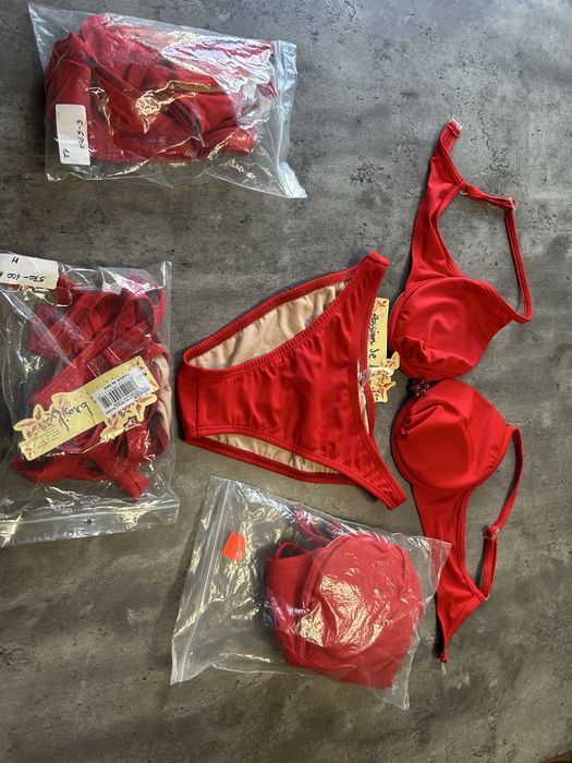 Costume de baie noi en-gros. (400 buc)