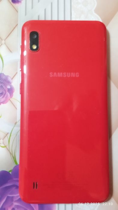 Samsung A10 телефони сотилади и SoniEricson Телефони хам