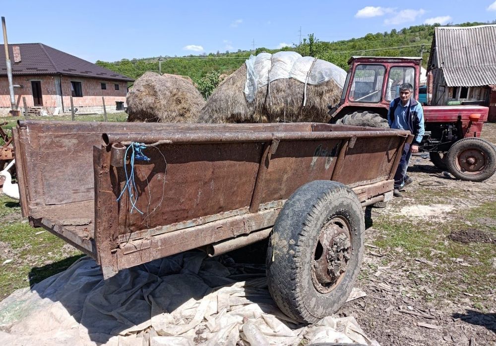 Vând remorca basculabila
