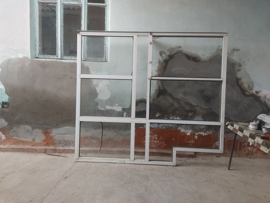 Алюминовая рама с окноми