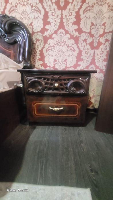 Продам кровать и тумбы