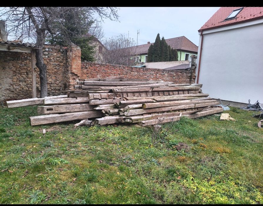 Vând grinzi vechi din 1830 ,Mașină de cusut gritzner și două candelabr