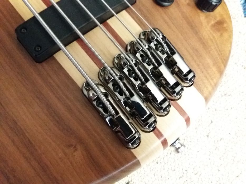 Продаётся бас-гитара Ibanez SR-1005 Prestige.