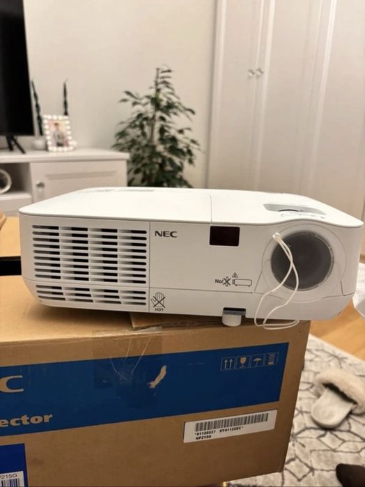 Videoproiector NEC NP215