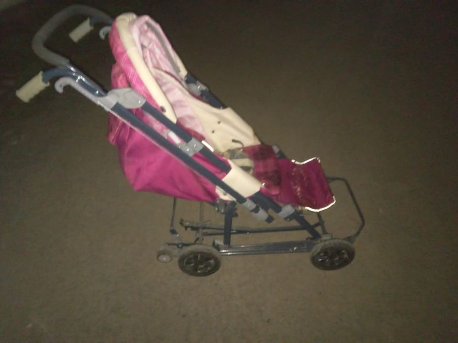 Продам коляску и санки