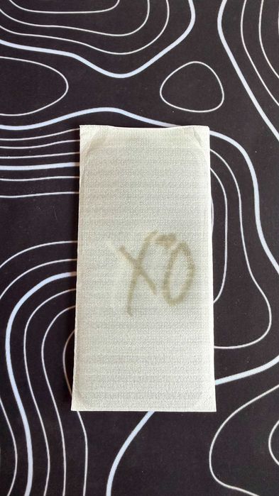 Стъклен протектор за iPhone XR от iScreenz XO (The Weeknd)