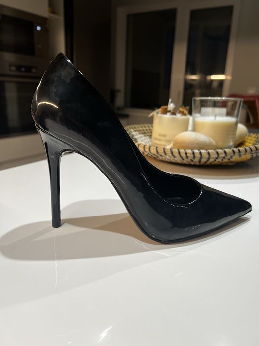 Лачени високи обувки