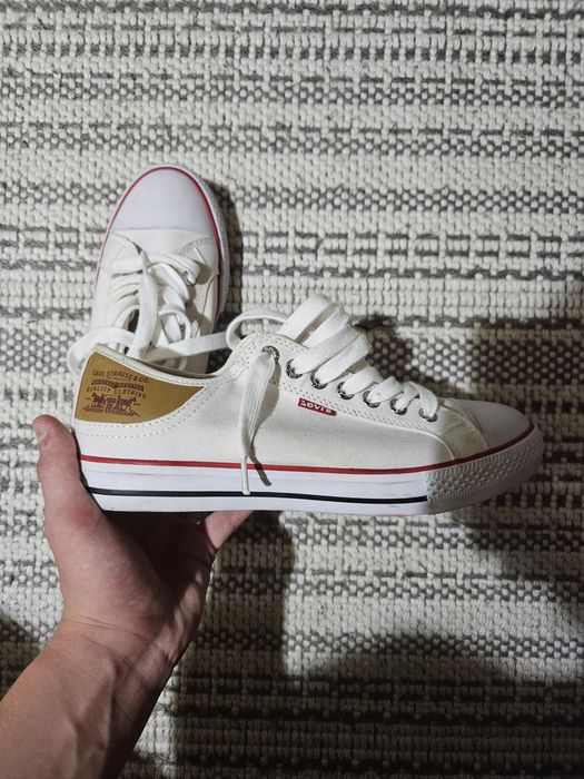 Adidasi Levi's albi