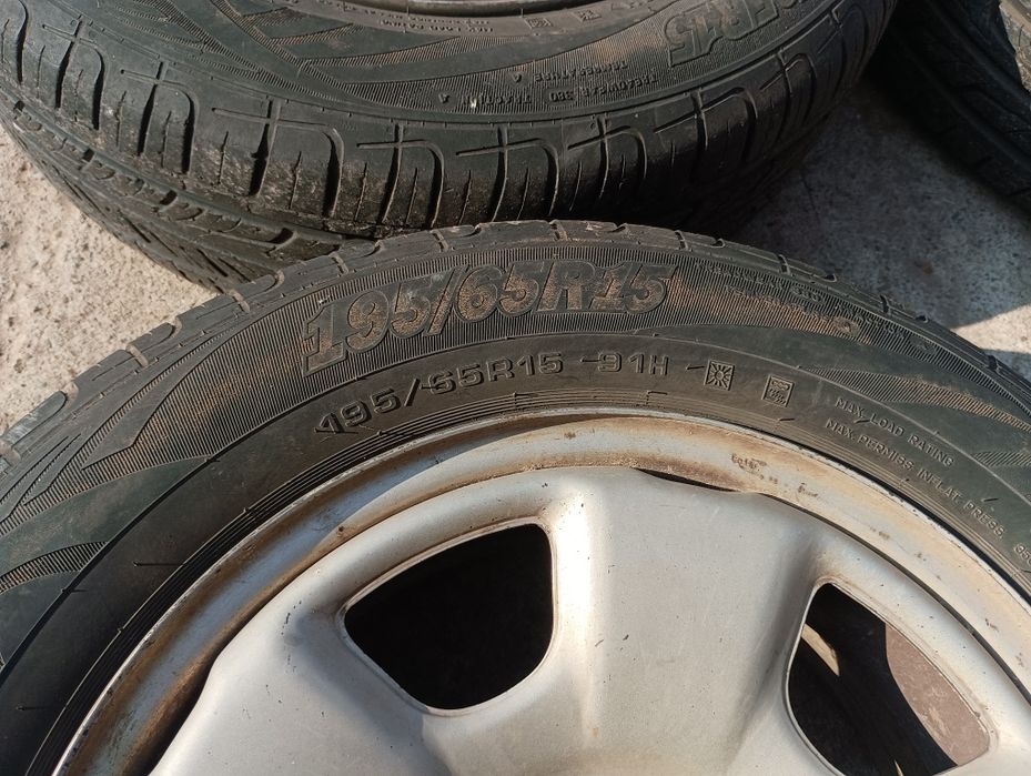 Продавам железни джанти с гуми Субару Форестер 195/65/15