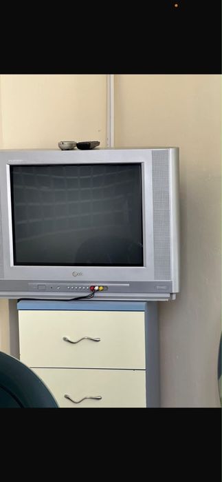 Цветен телевизор