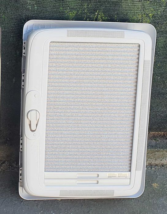 Dometic Midi Heki 50x70,  trapa cu manivela    , import Germania