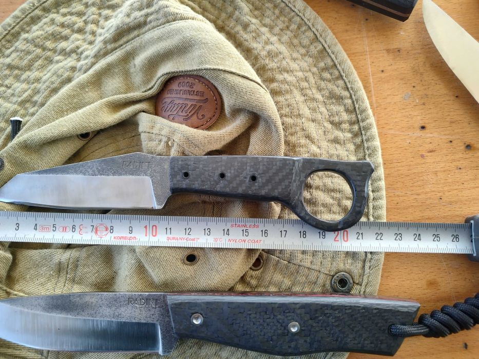 Нож от премиум стомана...