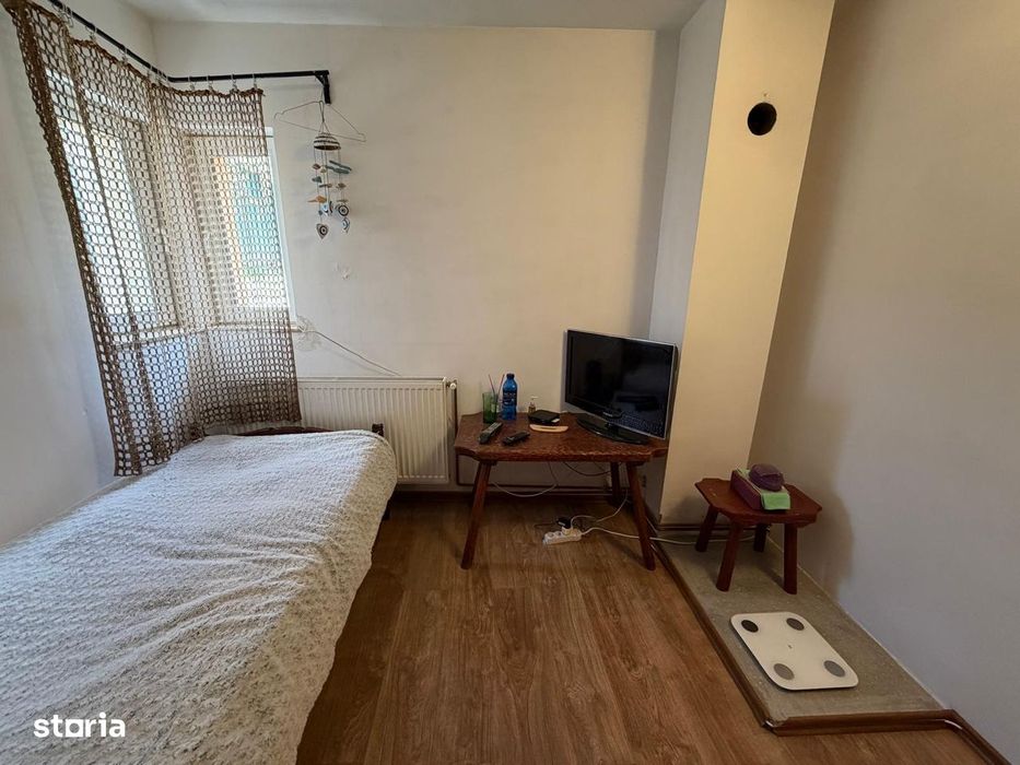 Casa de 2 camere, 100mp + terasa si anexe, 390mp teren, zona Tatarasi