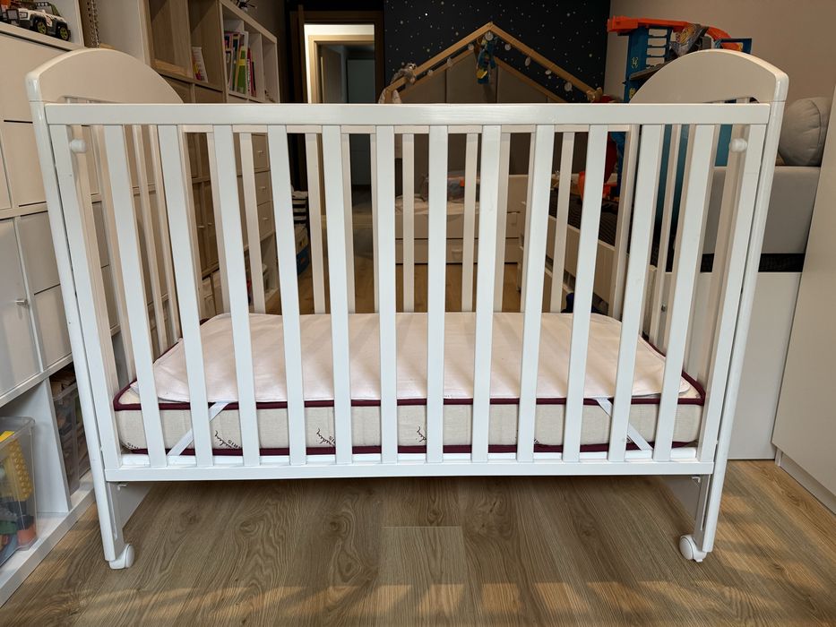 Детско легло с колелца, матрак Piere Cardin, протектор