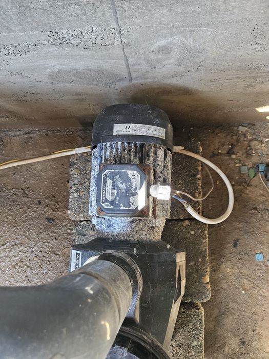 Vand instalatie piscina si accesorii