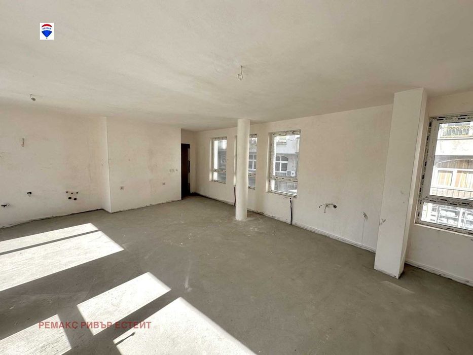 Продава се Тристаен апартамент в Русе, Център - 134 кв.м за 784 €/кв.м - Снимка #1