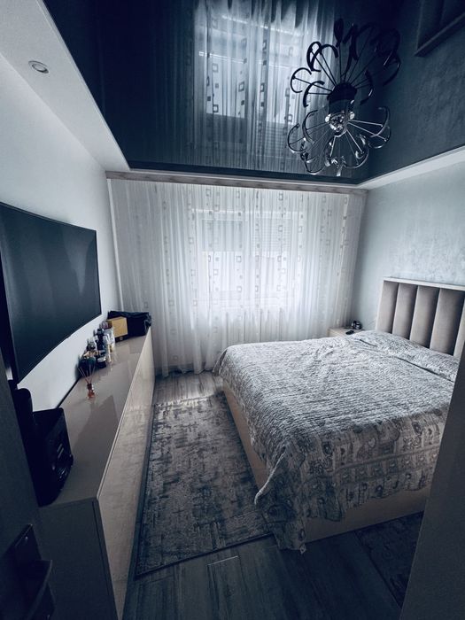Apartament 3 camere decomandat tomis nord vis a vis de hotel Zodiac stradal vedere la bulevard parcul Tabacarie etaj3/4 156000 euro
