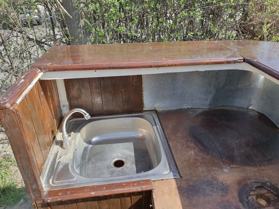 барная стойка на колёсах, для напитков - тархуна,  дюшеса, пива и т.д.