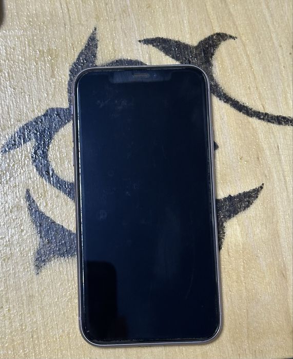 Айфон 11 фиолетовый память 128гб. Емкость 84%