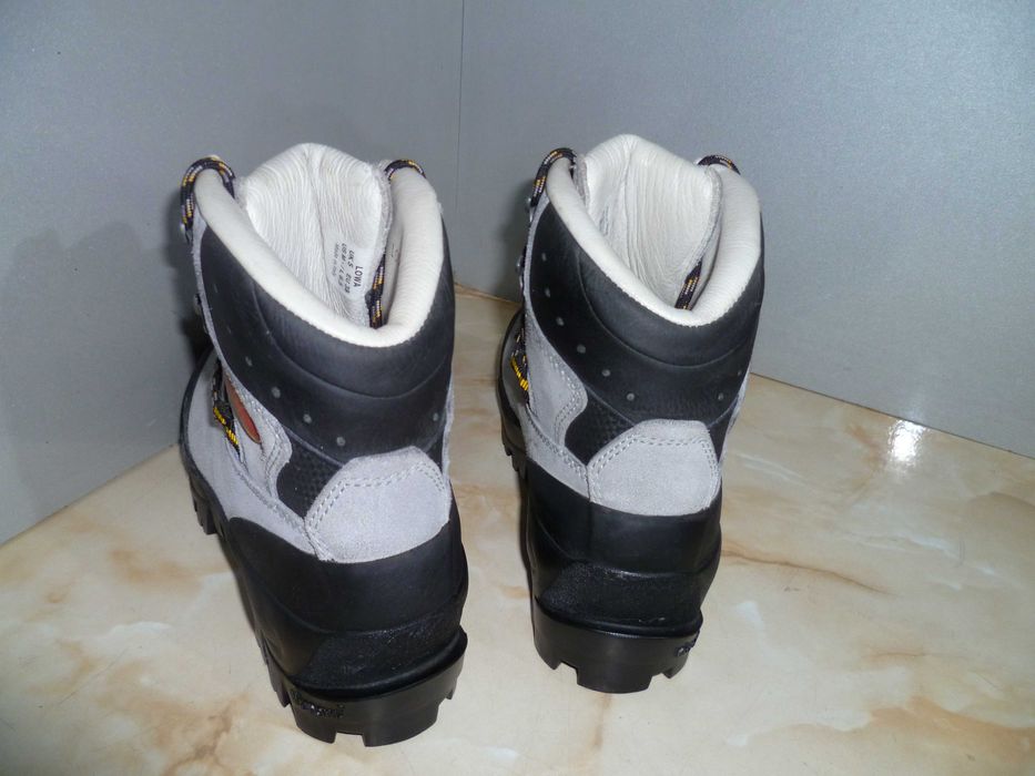 LOWA туристически обувки №38