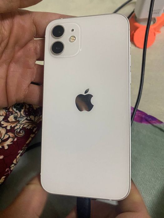 Iphone 12.