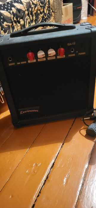 Продам электрогитару Levinson