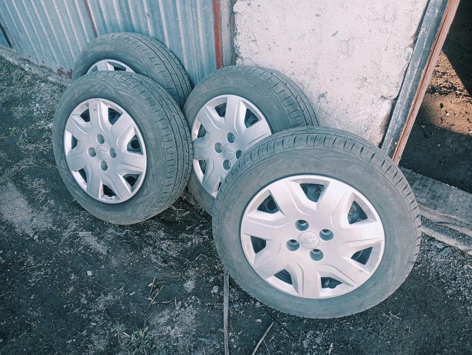 Продам комплект резины